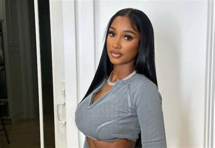 Does Bernice Burgos have a twin?