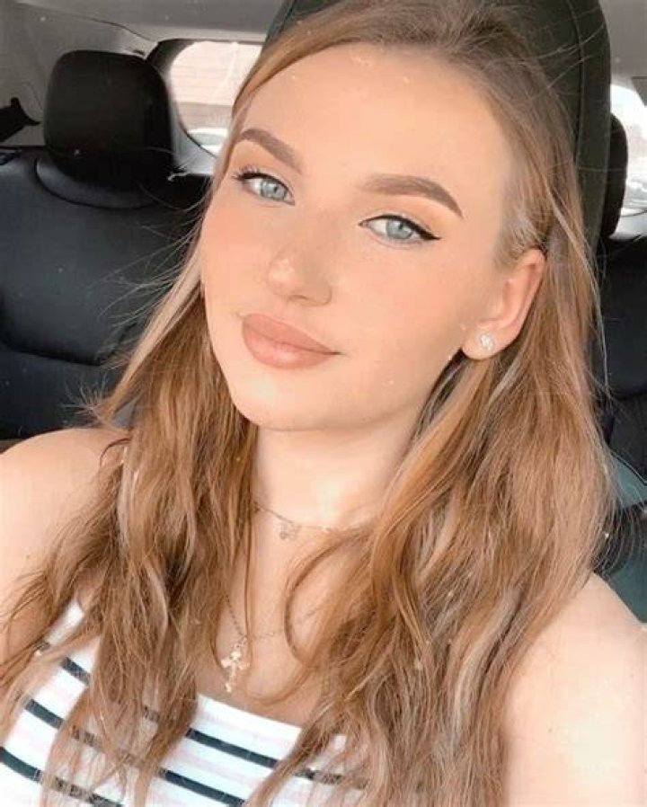 Elizabeth Zaks Smokin&rsquo; Hot Instagram Pics theCHIVE