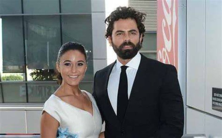 Emmanuelle Chriqui and Gerardo Velasco Relationship Detail With All