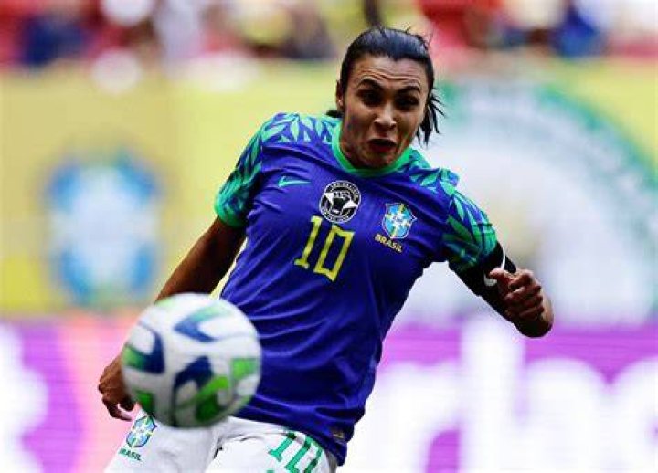 Glaucia Roza Brazilian Soccer Player "Fernandinho" wife ((bio, Wiki)