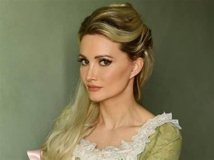 Holly Madison Biography, Age, Height, Family California Celebrity