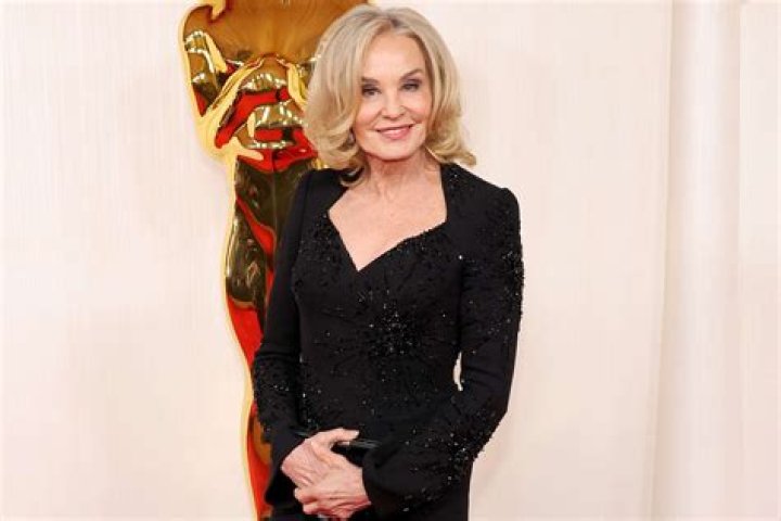 Jessica Lange's height, weight. Young, beautiful and slim at 67