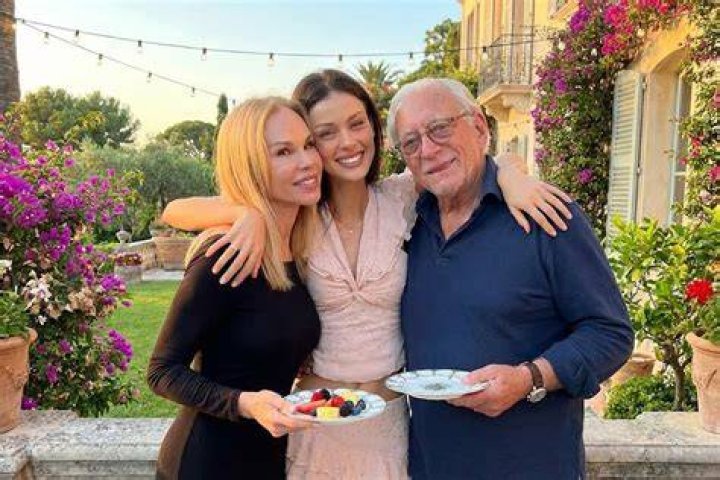 Nicola Peltz Net Worth 2023 Salary Assets Brooklyn Beckham