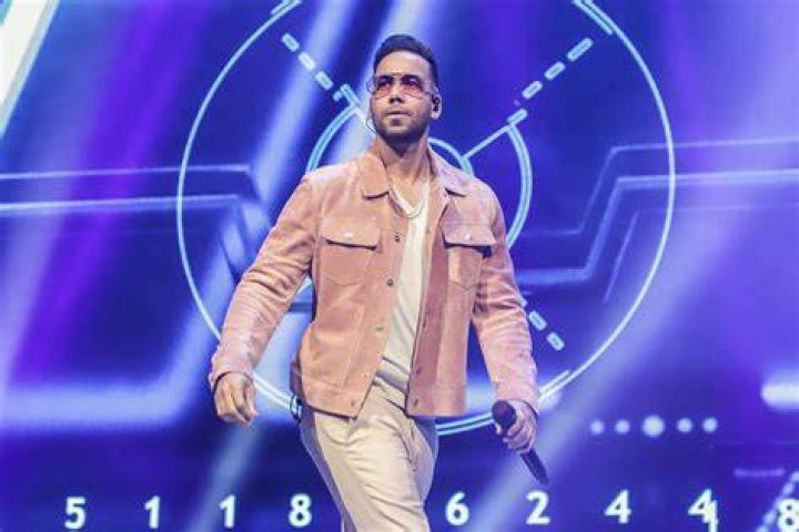 Romeo Santos' 'H&Atilde;&copy;roe Favorito' Debuts at No. 1 on Latin Airplay Chart