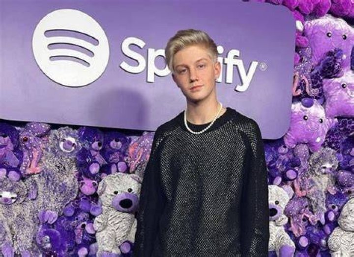 Stefan Benz (Singer) Wiki, Bio, Age, Height, Weight, Dating, Girlfriend
