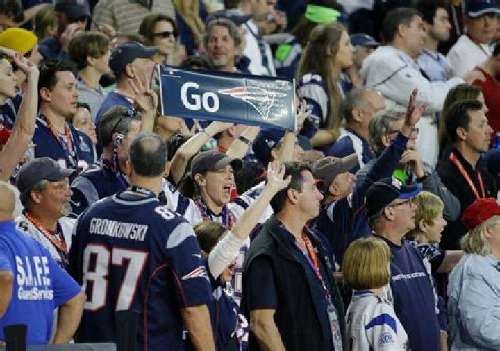 Super Bowl fans "really annoyed" by background picture of Kirk Cousins