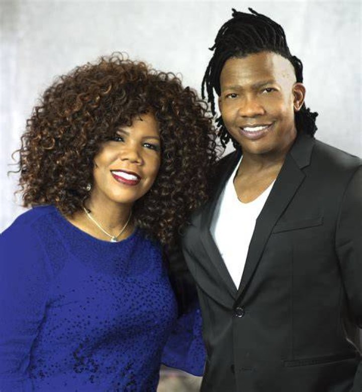 Tour News CELEBRATED SIBLINGS LYNDA RANDLE AND MICHAEL TAIT REUNITE