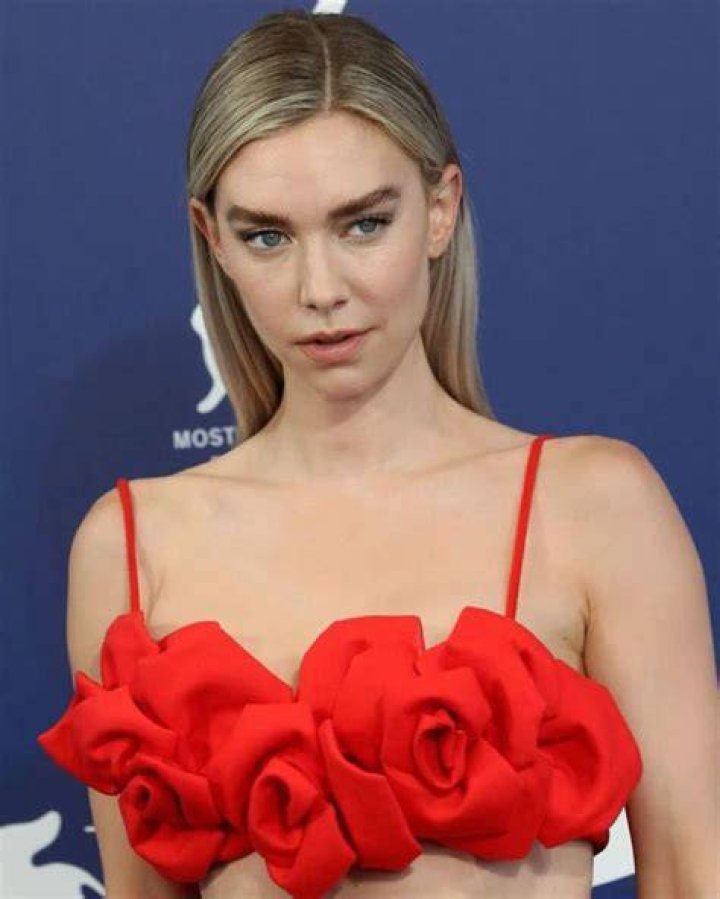 Vanessa Kirby Biography, Family and Childhood Photos, Height, Dating